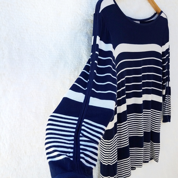 Dress Barn Woman’s Size L ¾ Sleeve Top - Picture 8 of 14